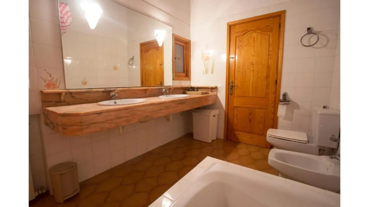 Villa Nieves Is A Beautiful Villa Set In A Rural Location Yet It Is Still Only A 5 Minute Drive From San Antonio And San Rafael Hiszpania