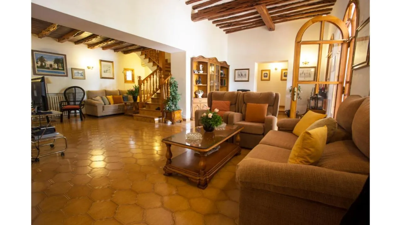Villa Nieves Is A Beautiful Villa Set In A Rural Location Yet It Is Still Only A 5 Minute Drive From San Antonio And San Rafael Hiszpania